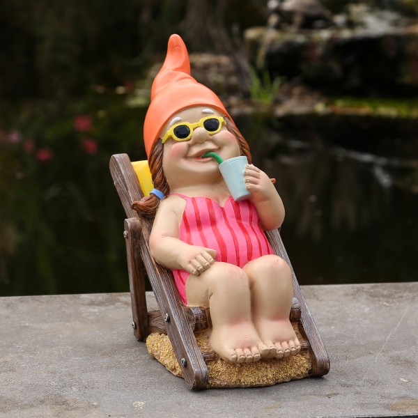 Gartenzwerg MAGDA - Zwerg im Liegestuhl - Gartenfigur - Polyresin - H: 21cm - bunt